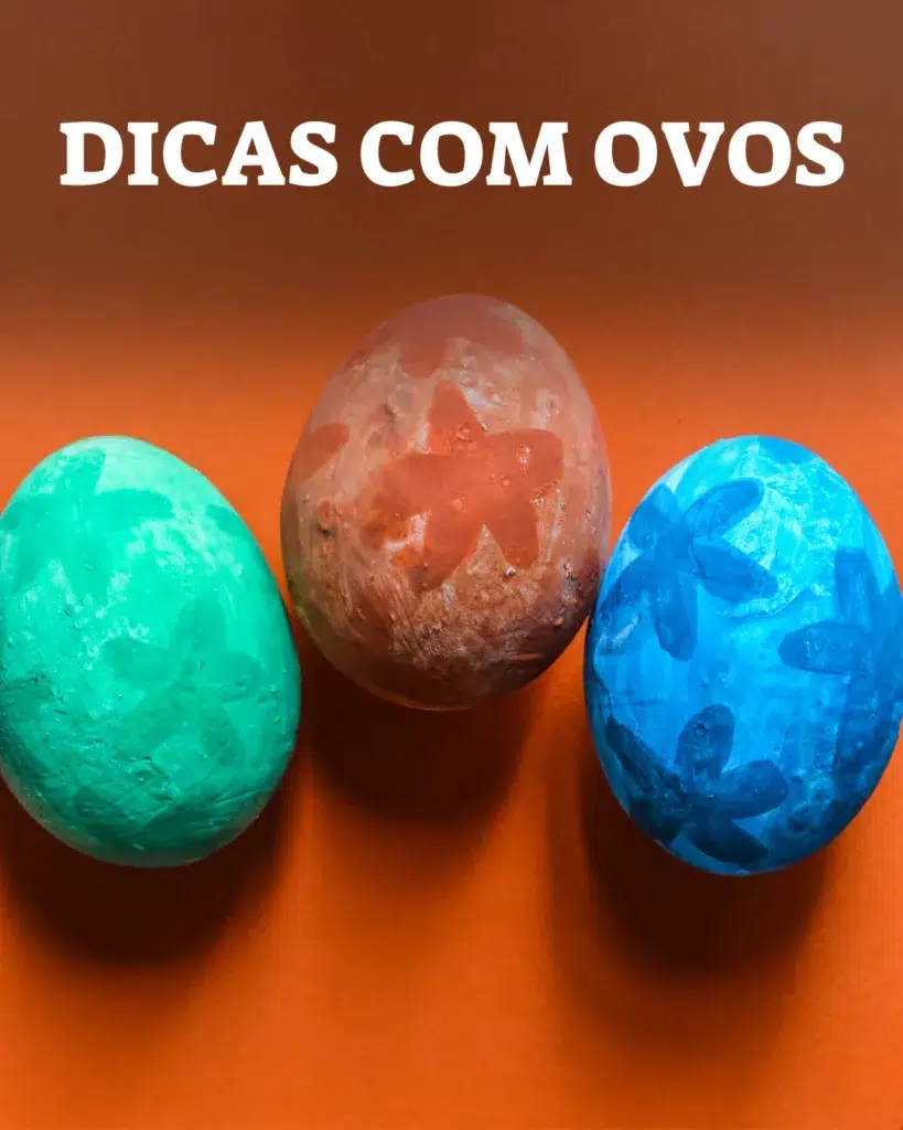 Truque para escalfar ovos em água quente com colher W